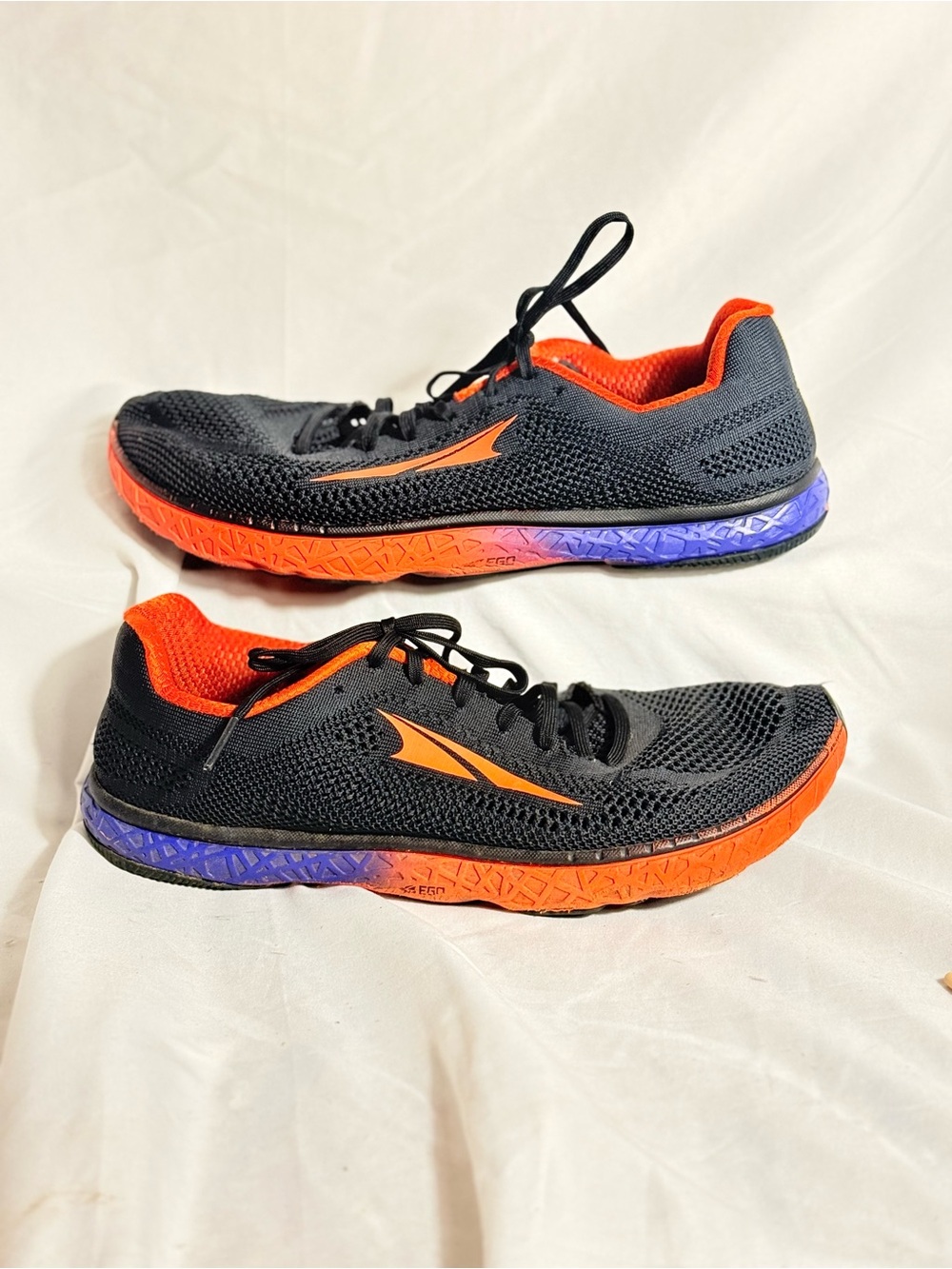 Altra Escalante Black size 11 Running Shoe Red Accent Orange to Purple Gradient - Picture 6 of 13
